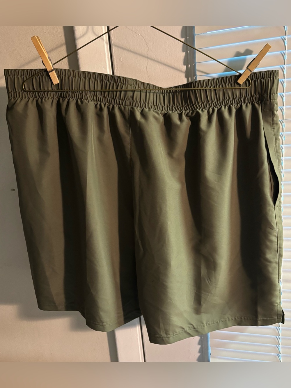 Under Armour Men’s 2XL Olive Green Shorts
